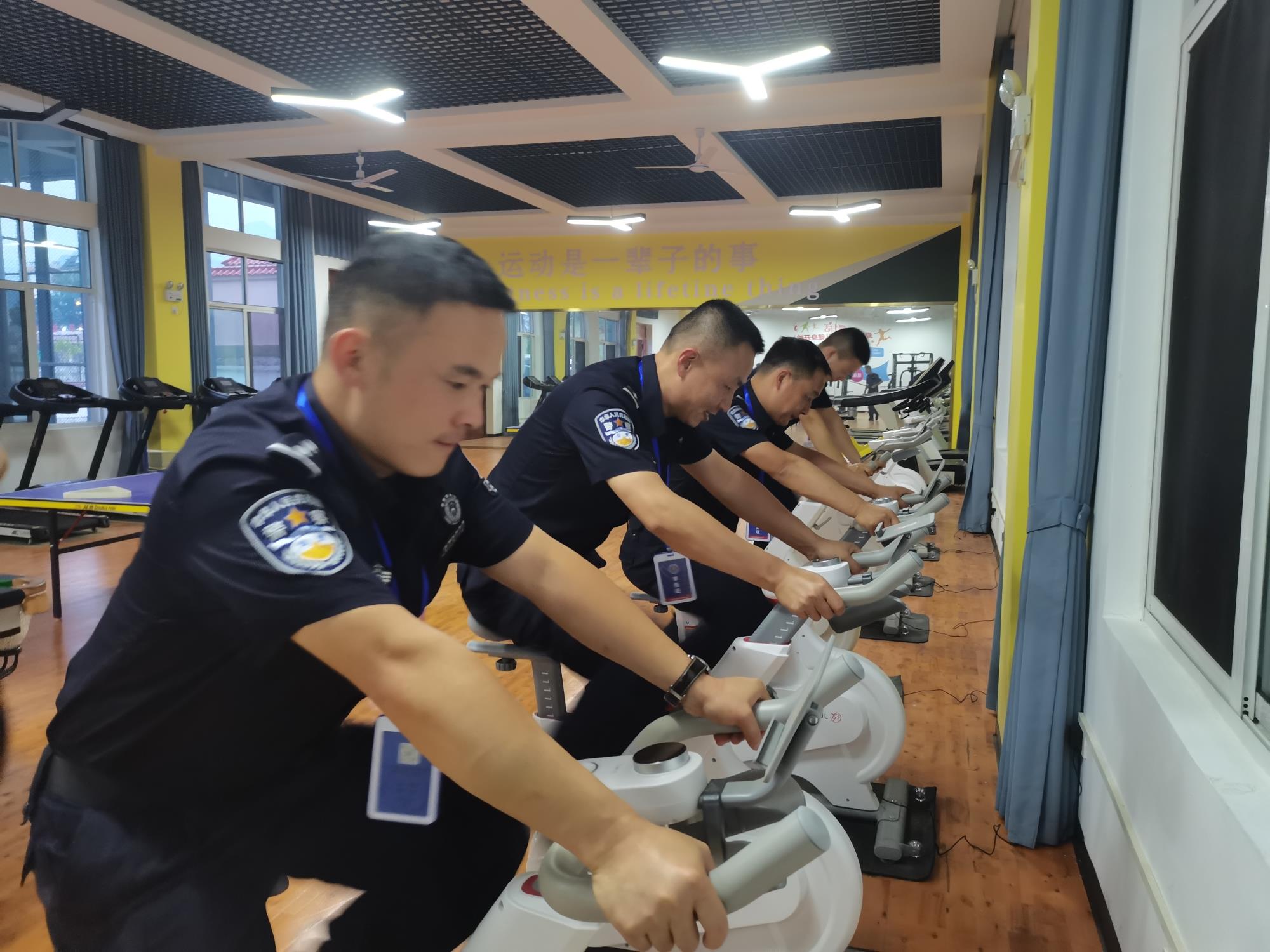 德宏輪訓(xùn)隊(duì)“司晉督”第三期培訓(xùn)隊(duì)組織開(kāi)展體能健身活動(dòng)